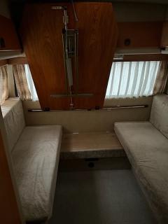 Hecksitzgruppe Tisch hochgeklappt